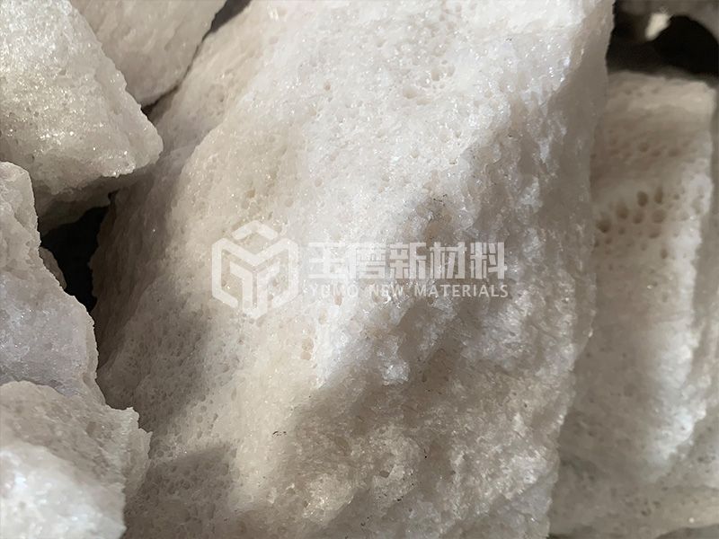 低鈉白剛玉