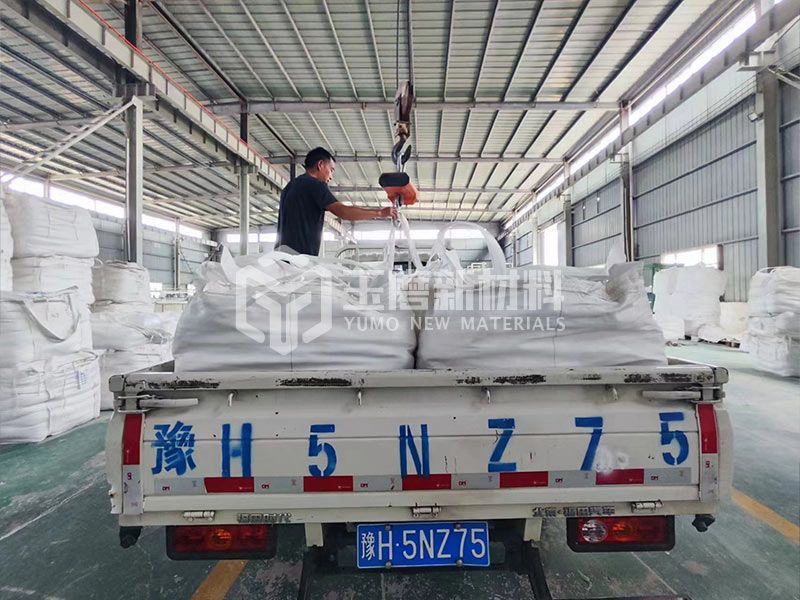 發(fā)往廣東東莞的4噸白剛玉微粉