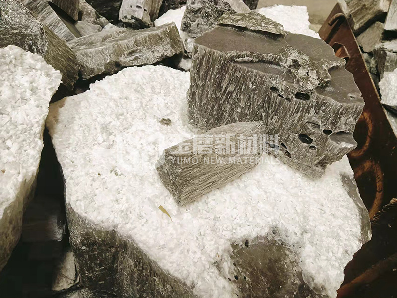 低鈉白剛玉